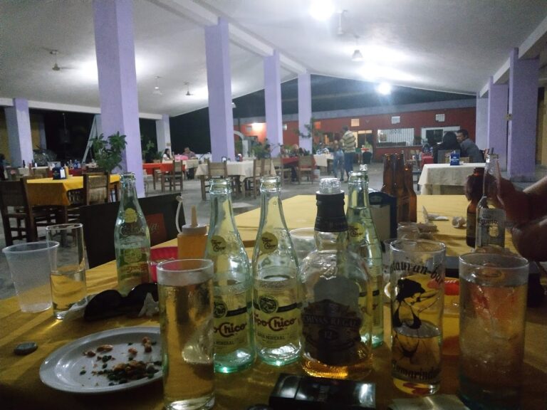 1425 velias restaurant bar 768x576