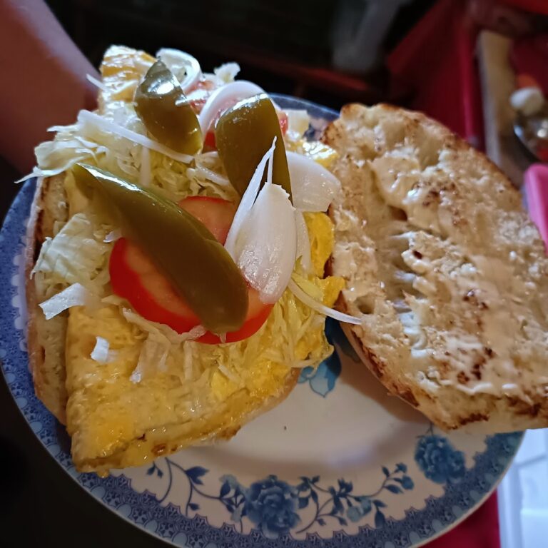 2181 loncheria gonzalez 768x768