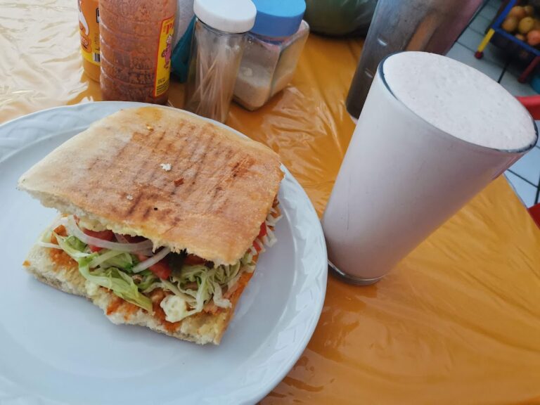 2322 loncheria don lalo 768x576