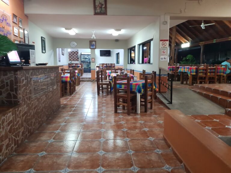 238 cenaduria julia 768x576