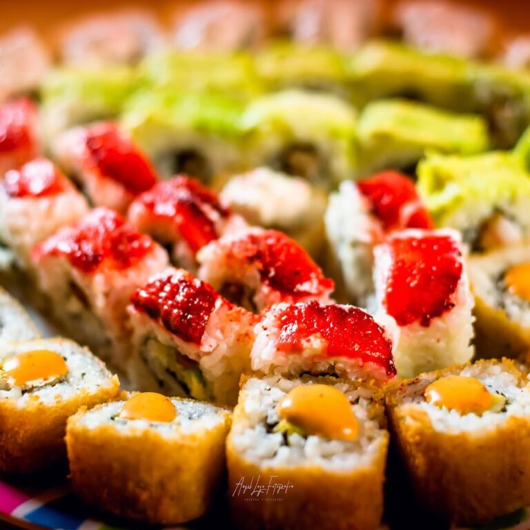 3140 comida japonesa mina roll sushi 768x768