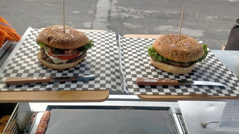 3200 burguers dogos pavin 768x432