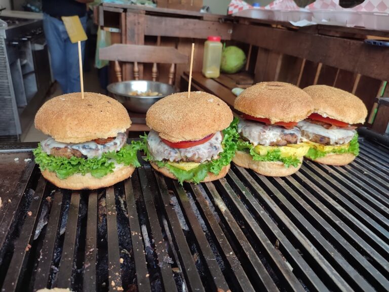 3217 silver burger 768x576