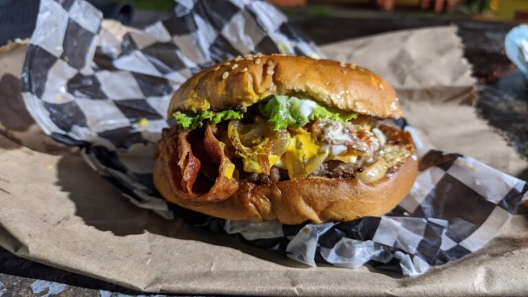 3234 la avenida 42 768x432