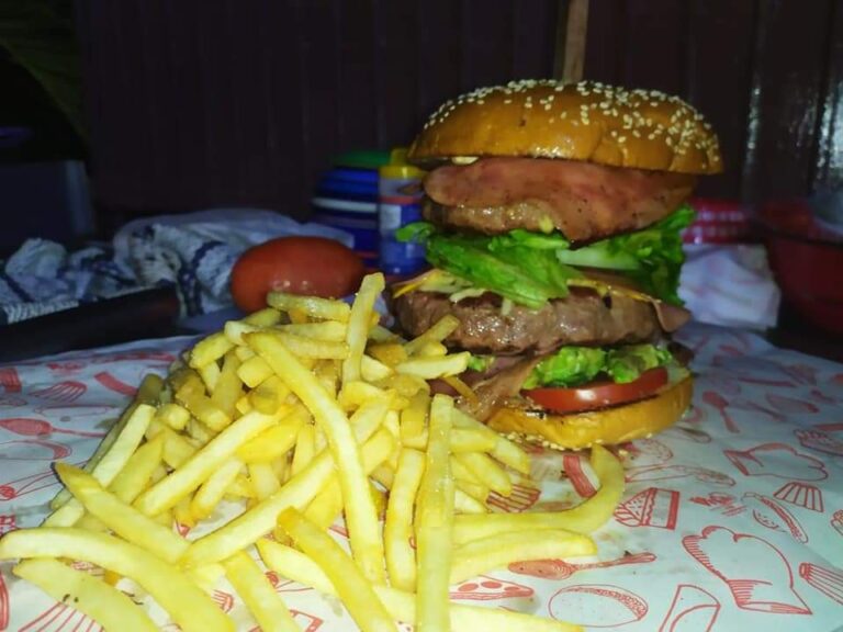 3256 boogie burgers chuys 768x576