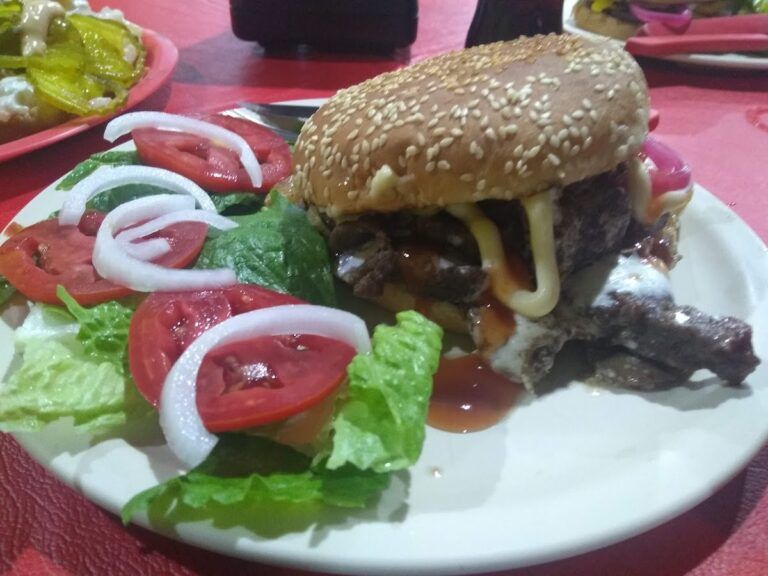 3305 happy burger 768x576