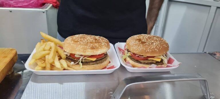 3311 hotdos y hamburguesas mage 768x346