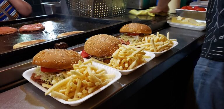 3324 cheos hot dogs y hamburguesas 768x374
