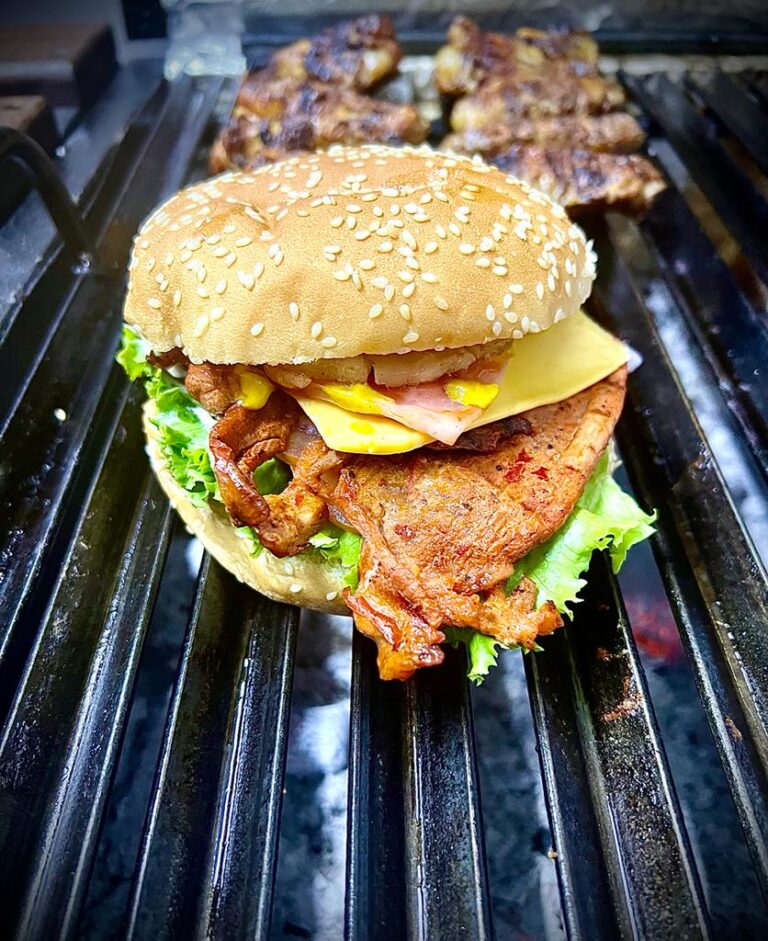 3333 rojos burgers 768x941