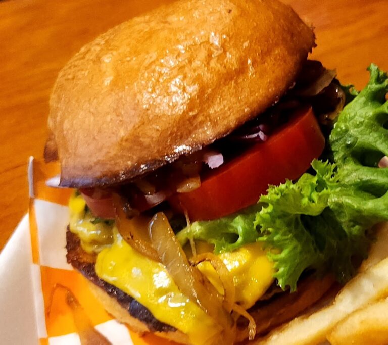 3431 chuys burguer 768x683