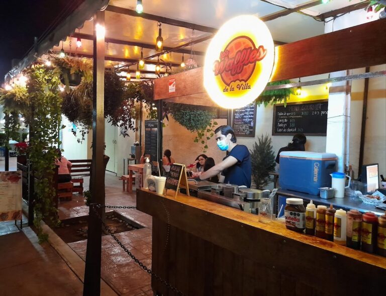 4730 cafe colima waffles postres · los waffles de la villa 768x588