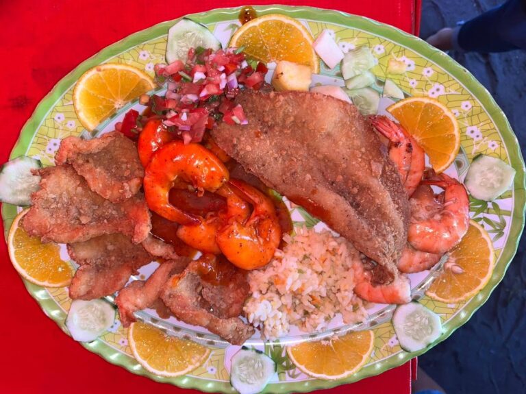 4734 mariscos reyes cuyutlan col 768x575