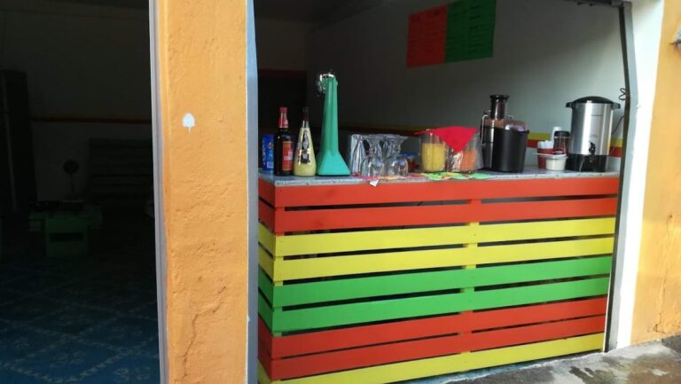 4767 deli lounch 768x433