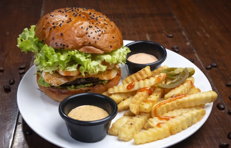 4937 cafe del mar manzanillo 768x492