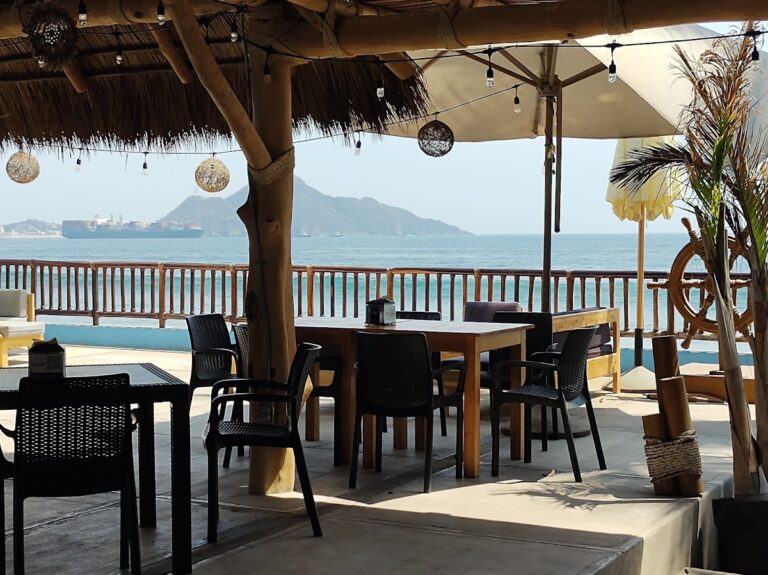 497 playa azul mariscos 768x575