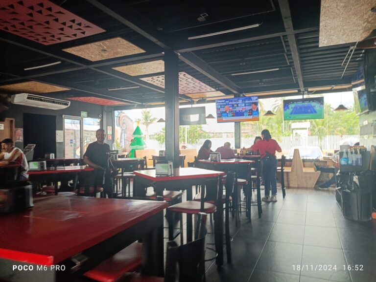 5022 gallo cervecero sportsbar manzanillo 768x577