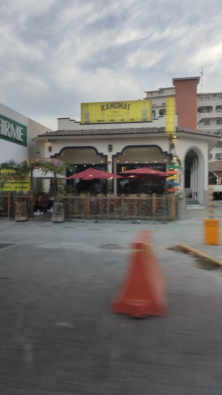 5040 kahunas tiki bar grill 768x1365