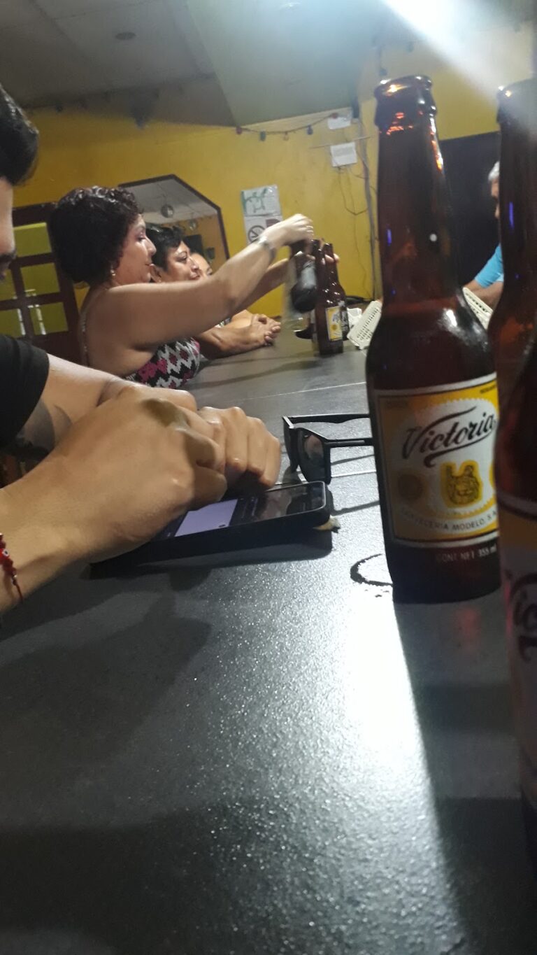 5252 bar el mundial 768x1365