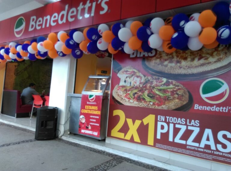 5531 benedettis pizza plaza manzanillo 768x570