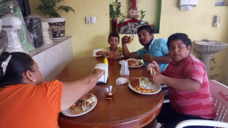 5858 loncheria rafita 768x432