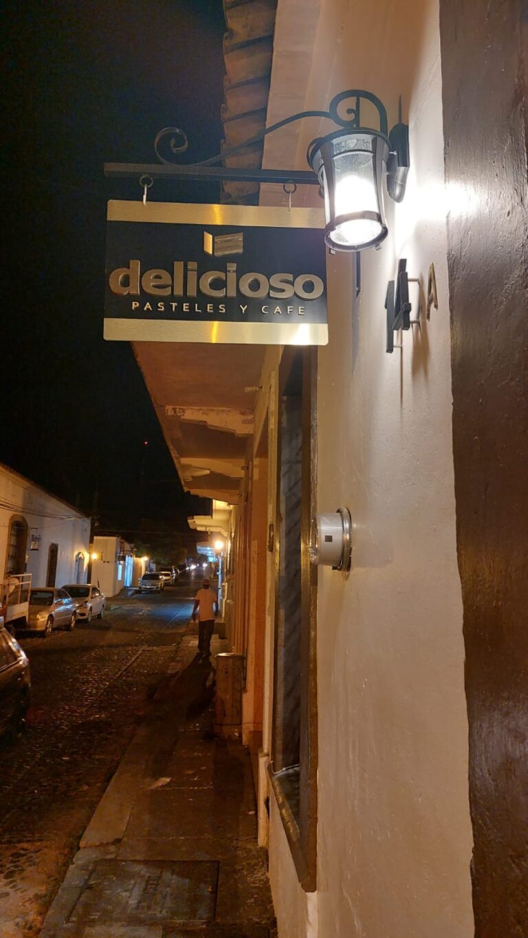 5892 delicioso pasteleria y cafe 768x1364