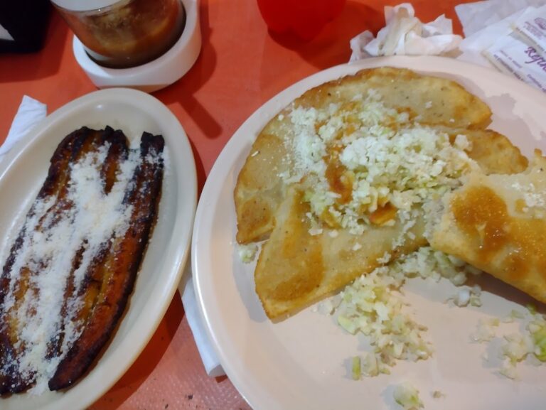 6085 antojitos 8220samborscito8221 768x577