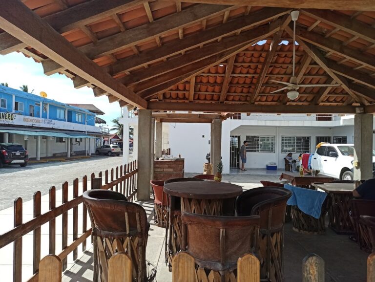 907 mariscos orilla del mar 768x577