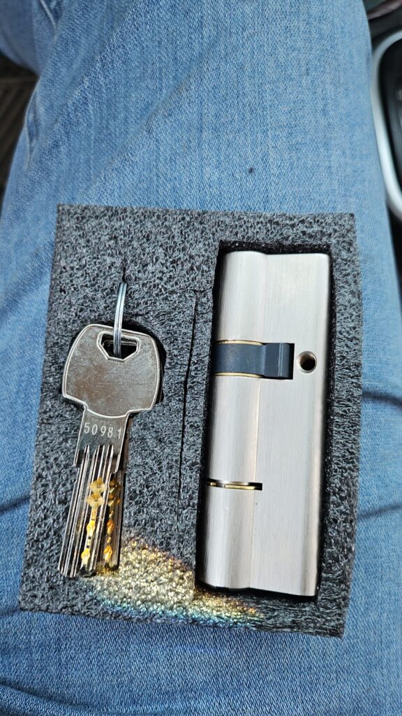 10583 cerrajeria centurion sos 576x1024