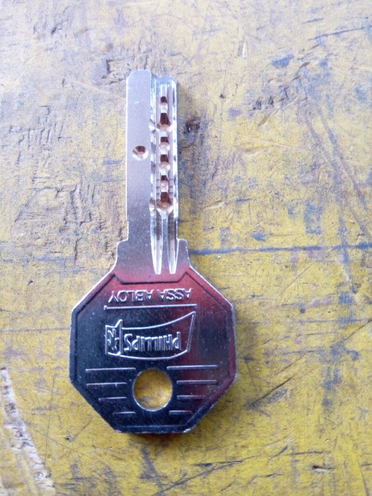 10647 cerrajeria maher 768x1024