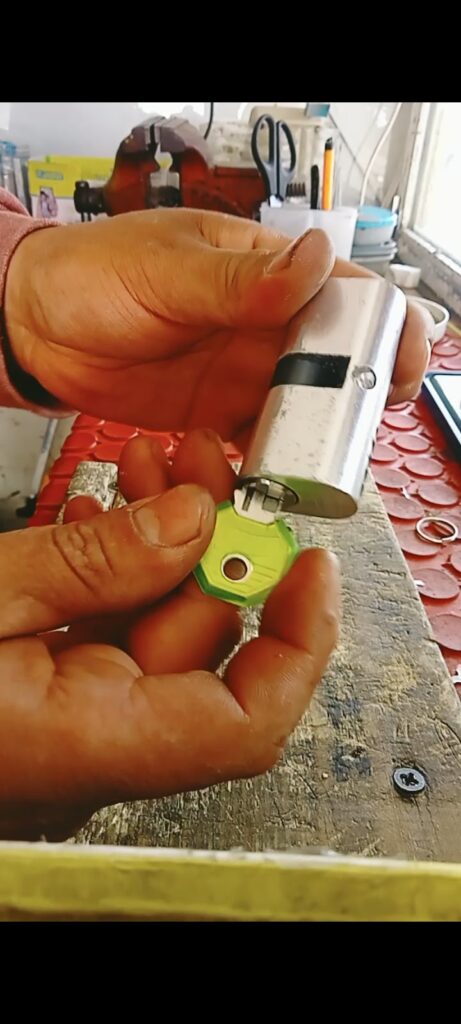 10745 cerrajero en tehuacan. cerrajeria wen 461x1024