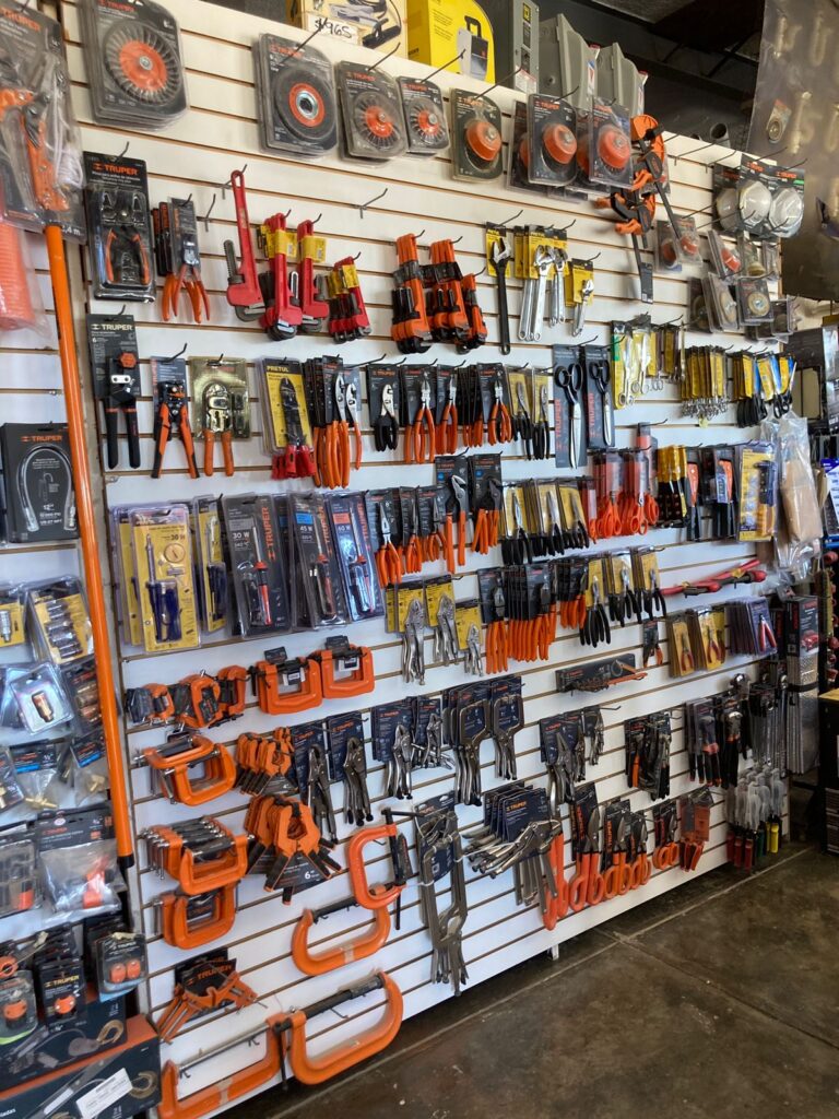 15389 ferreteria rroy 768x1024