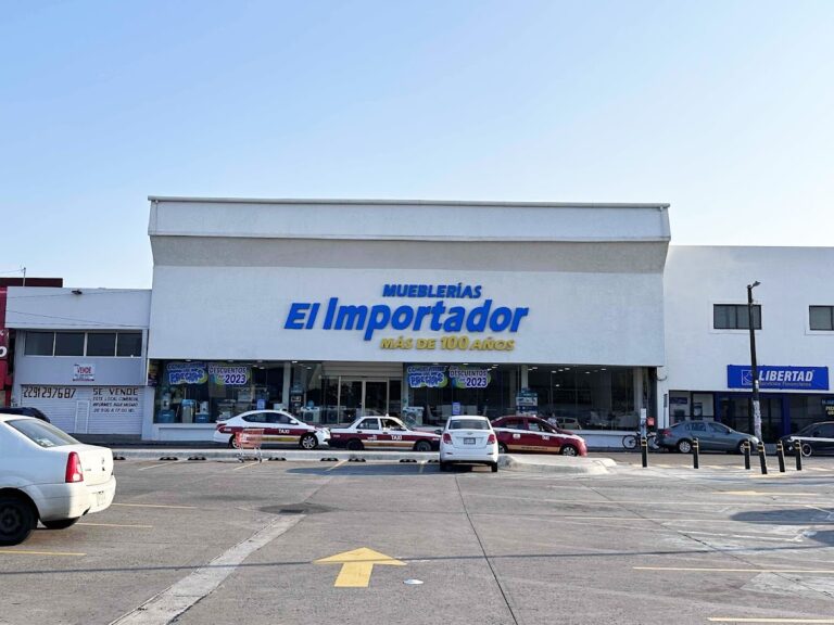15923 mueblerias el importador plaza cristal 768x576