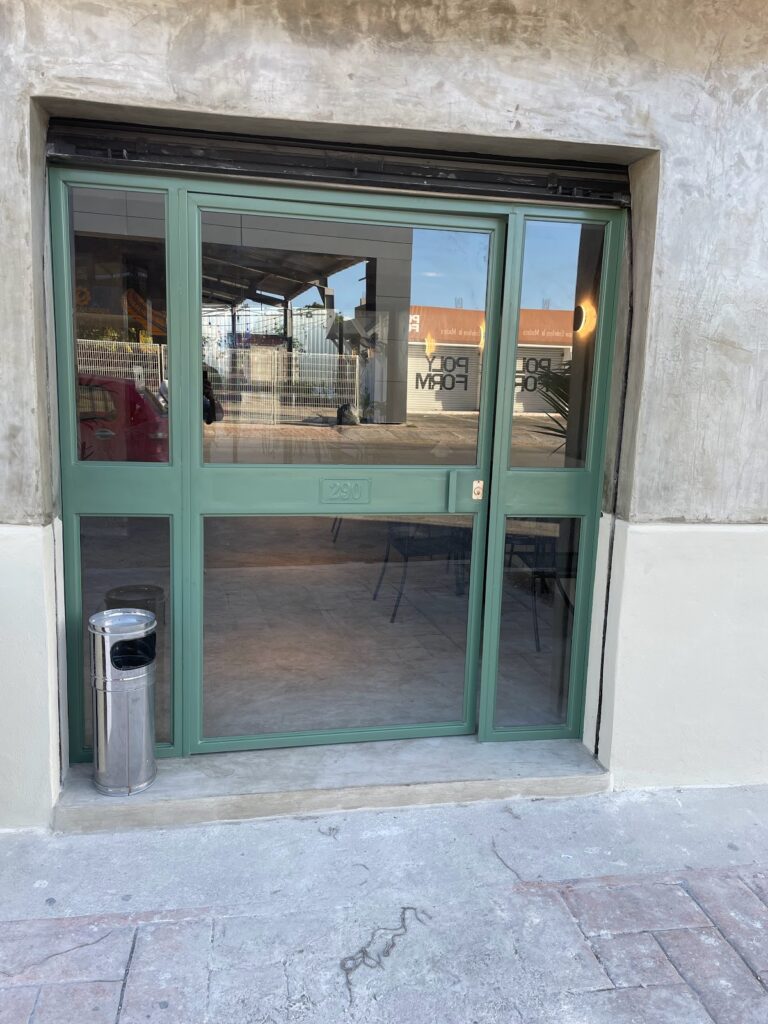 17258 cafe 290 768x1024