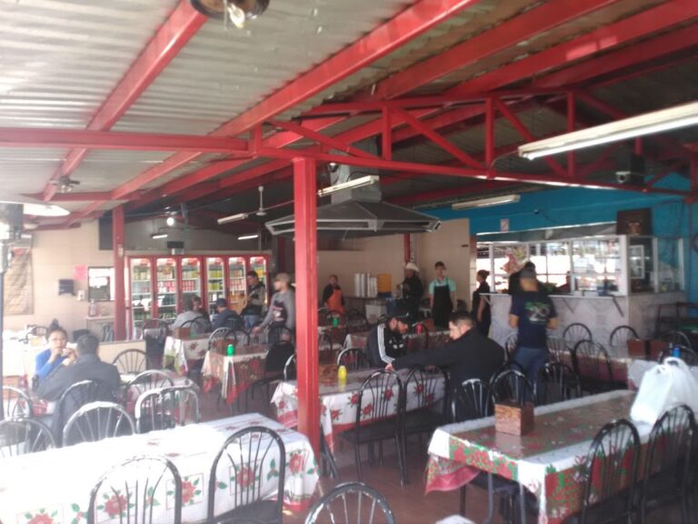 17642 taqueria el kora 768x576