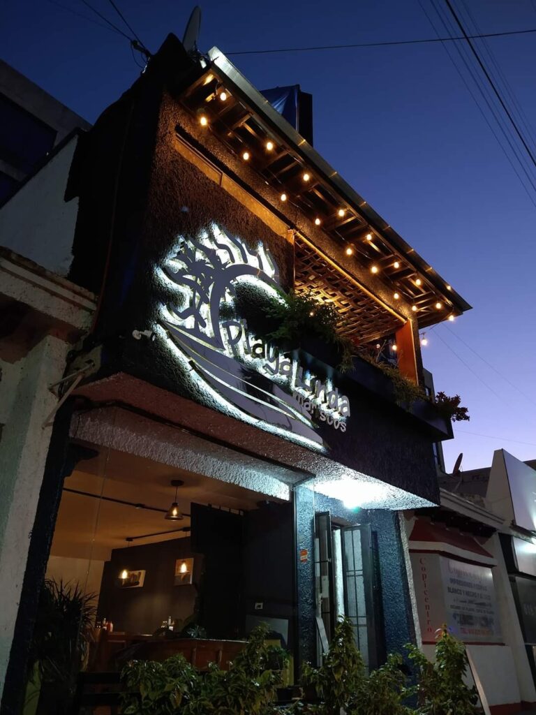 17781 restaurante playa linda 768x1024