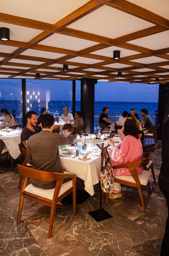 18317 piaggia restaurante playa del carmen 678x1024