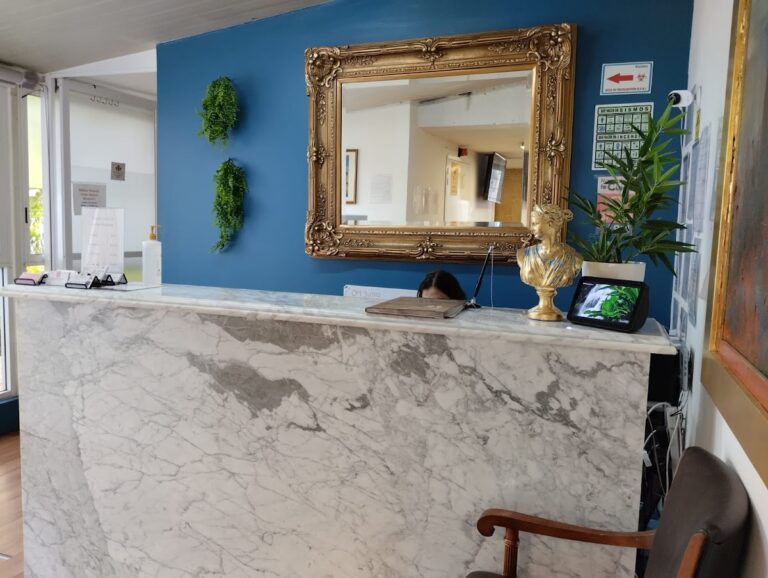 19481 clinica sagrada familia 247 768x578