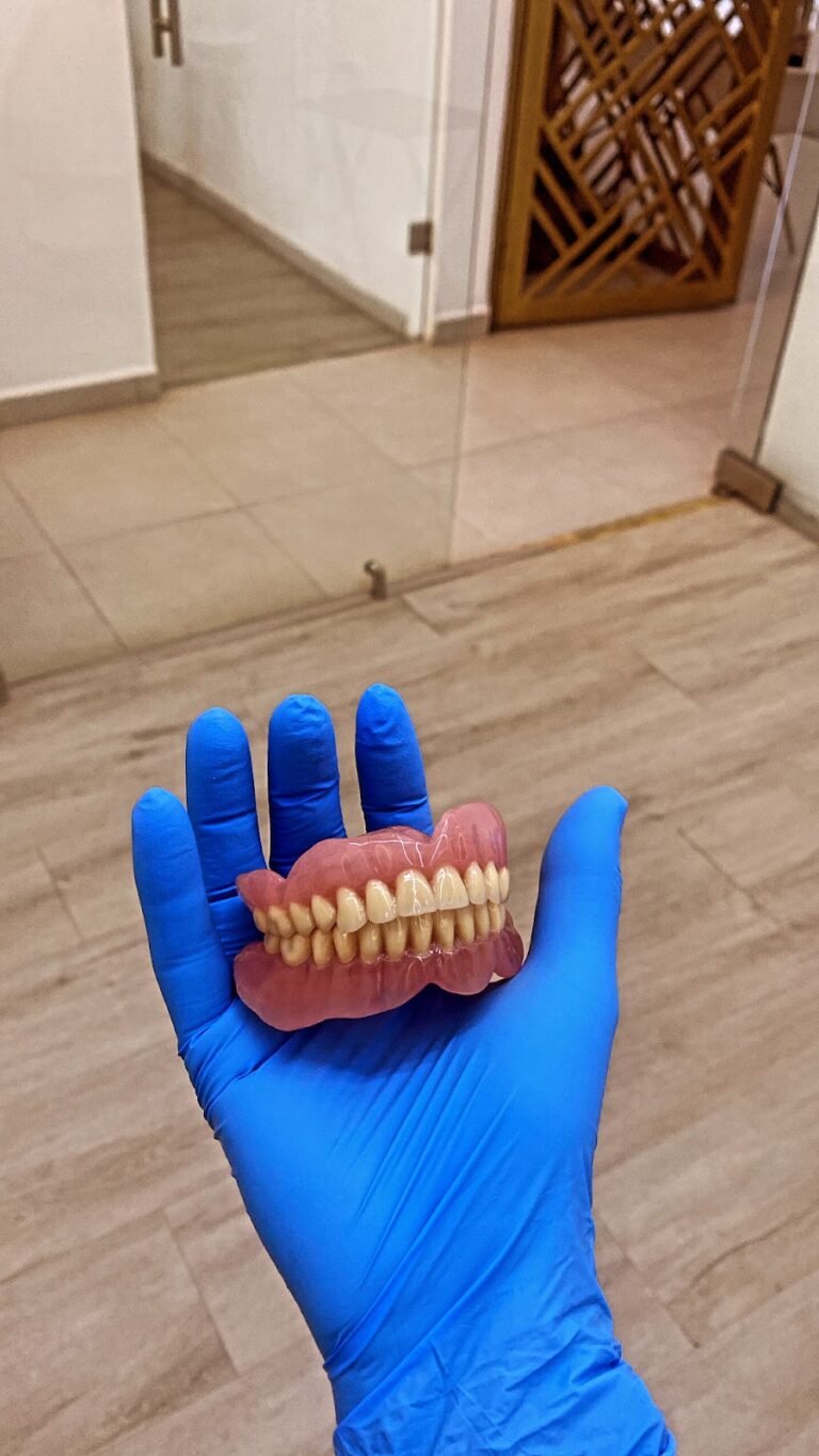 19769 dentista luis arellano 768x1365