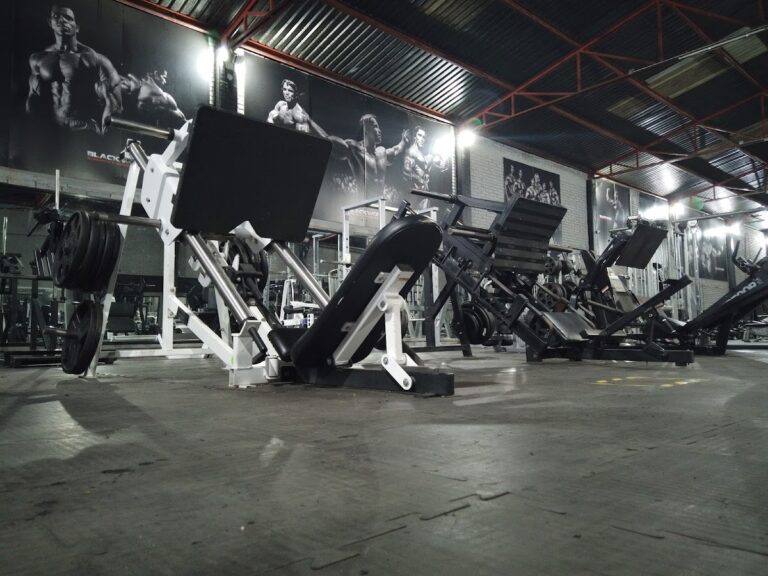 20726 black gimnasio 768x576