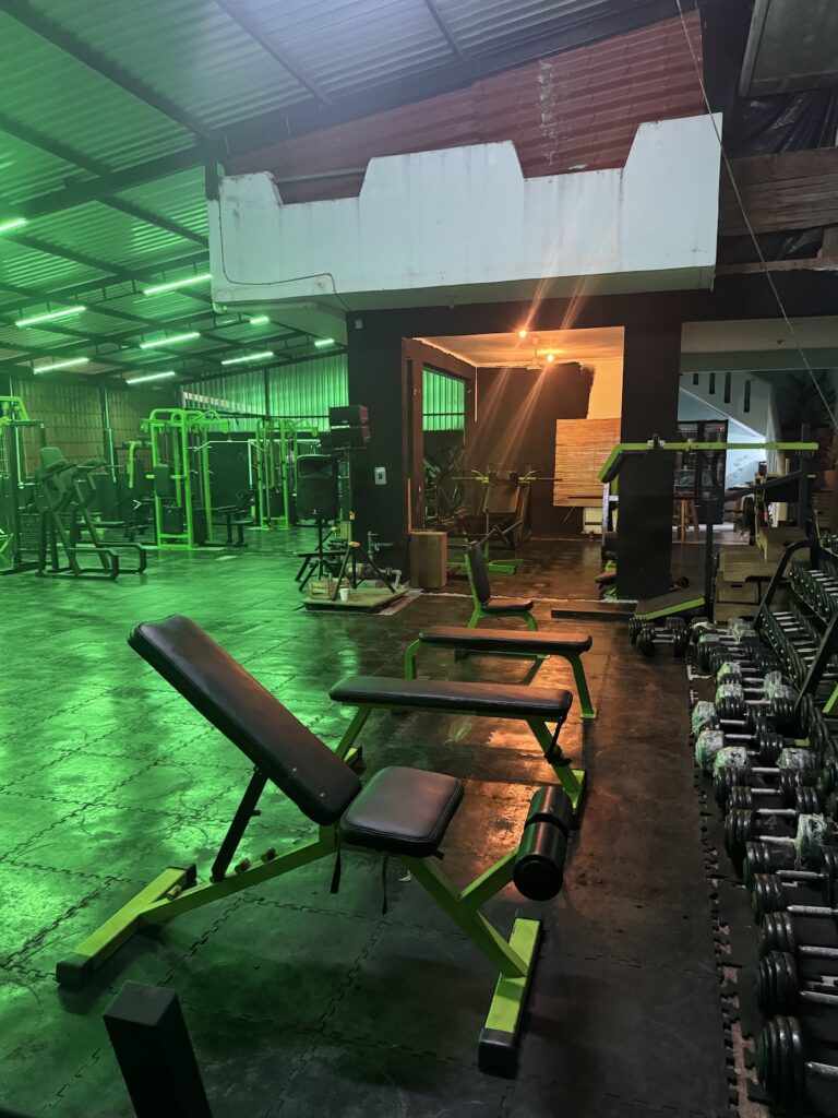 20747 black gym 768x1024