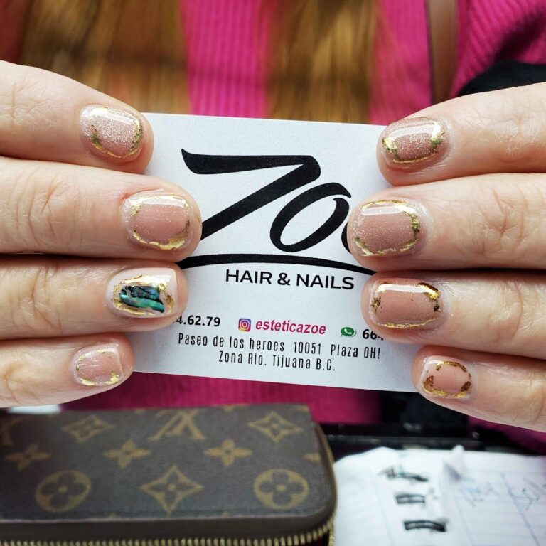 21320 zoe hair nails 768x768