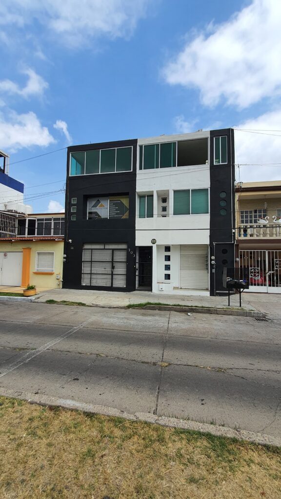 21447 martin butron salon 576x1024