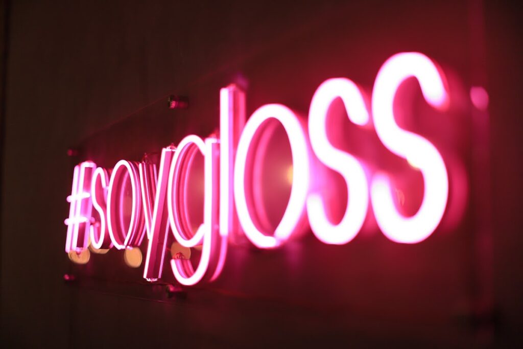 21512 gloss beauty salon 1024x683