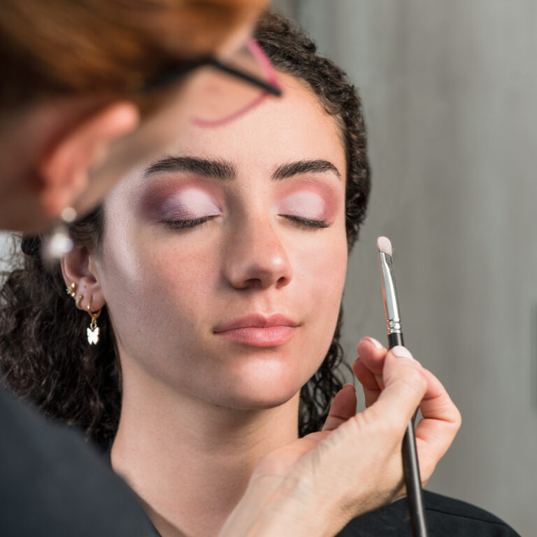 21613 miriam salon 768x768