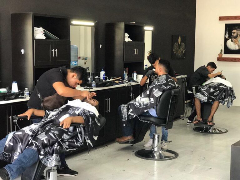 21726 mens barber shop 768x576