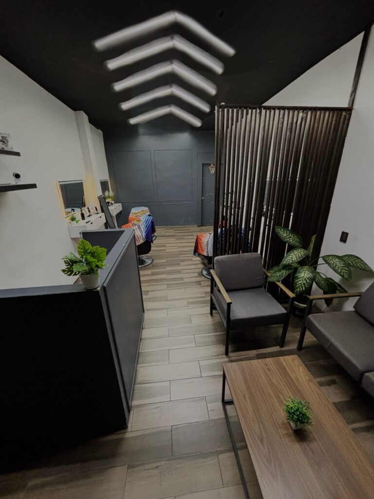 21761 menas barber 768x1024