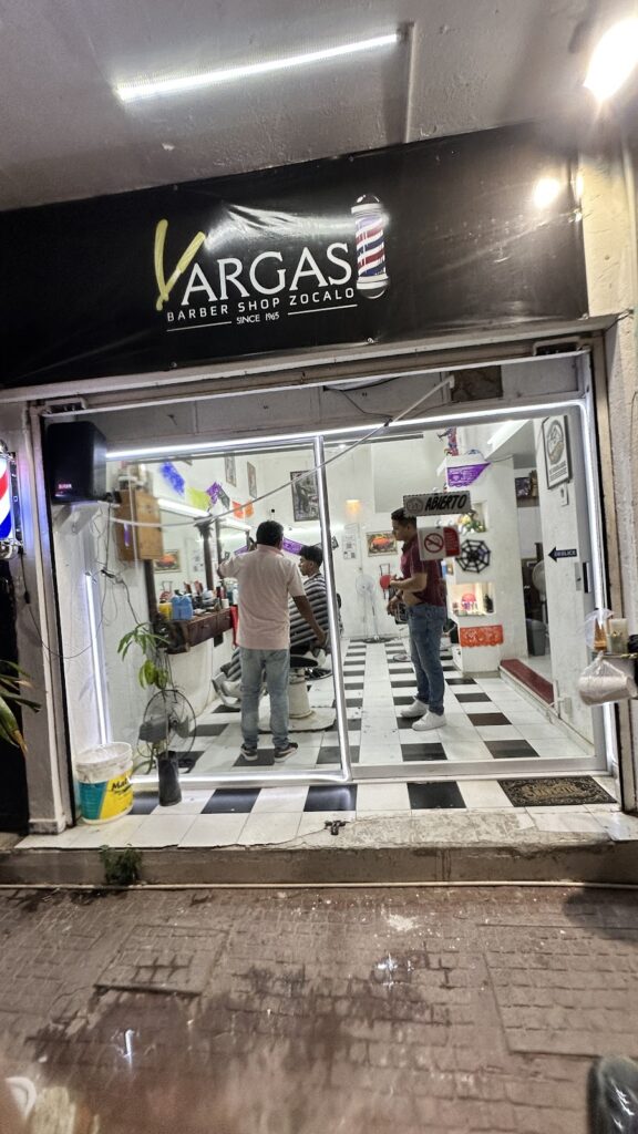 21776 aegon barber studio zocalo 576x1024