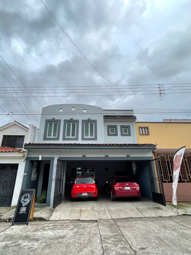 21872 lobo barbershop spa 768x1024