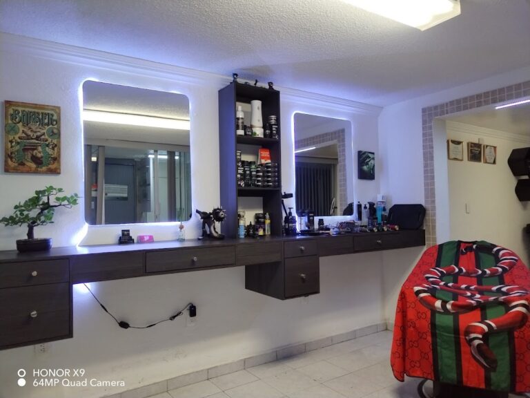 21894 mr 76 barbershop 768x576