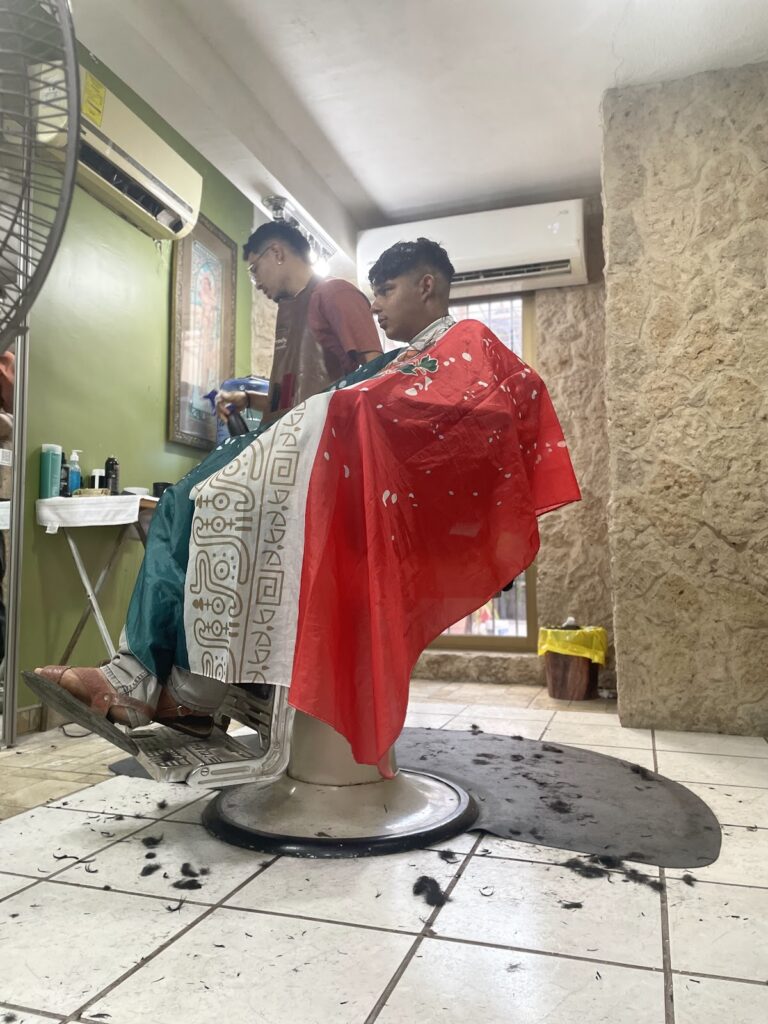 21959 don benja barberia 768x1024